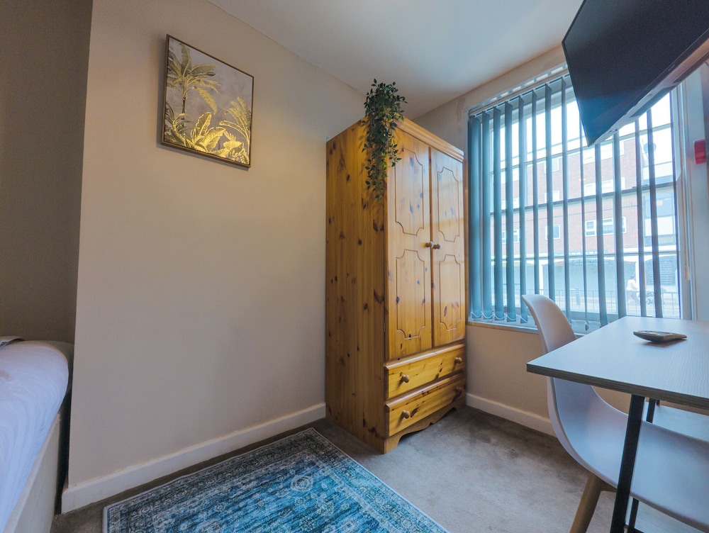 Casa Botique - Close To Gunwharf