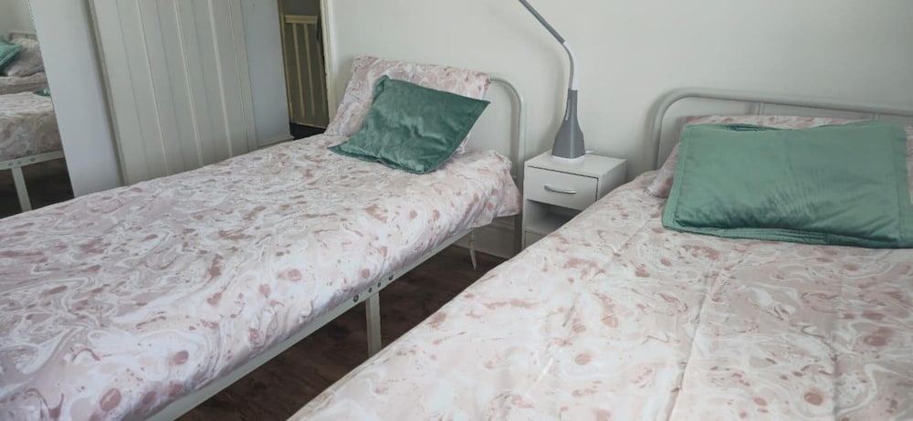 8 Guests - Free Parking - Full Equipped House
