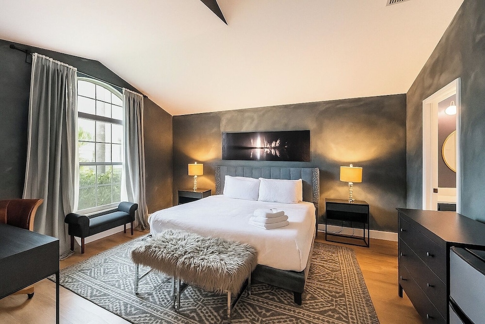 Private King BR + Pool Access Near Disney