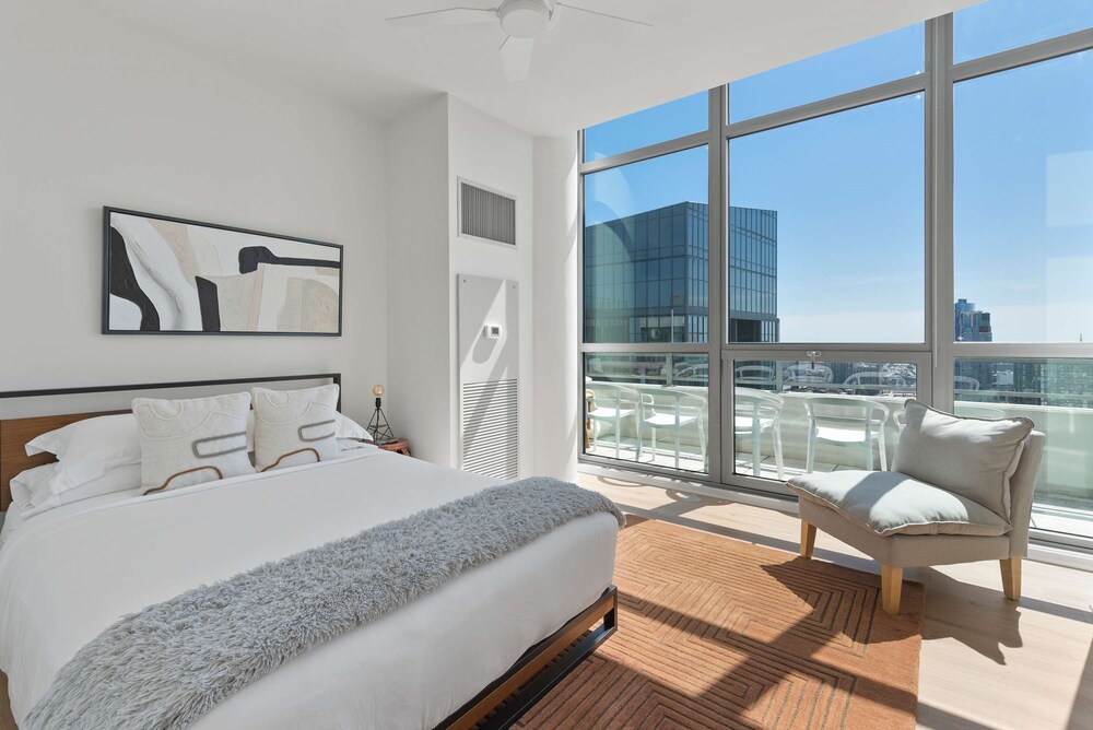 West Loop Group Retreat 2 Penthouses Balconies