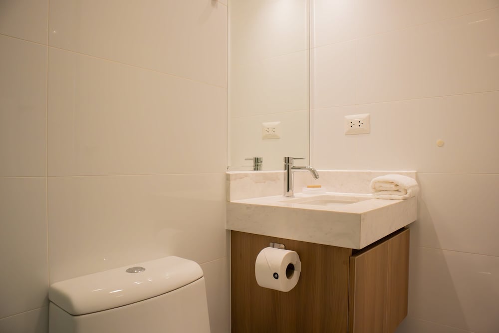 w Elegant 1BR Retreat in the Heart of San Isidro