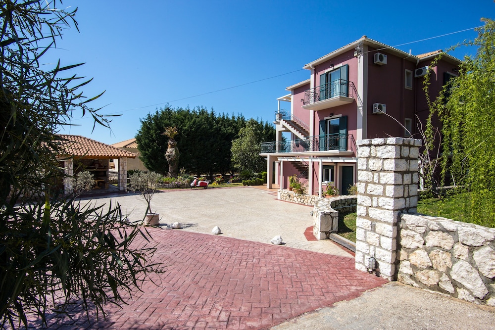 Dina Apartments