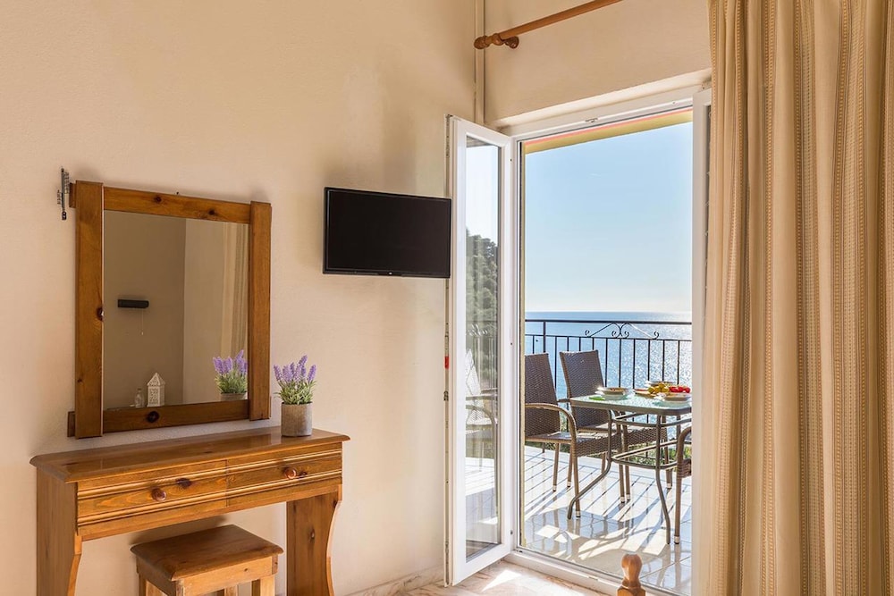 Studio Apartments With Swimming Pool and sea View - Pelekas Beach photo 1
