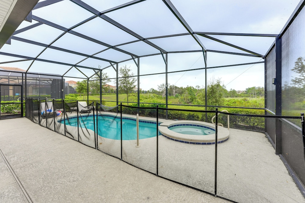10 Mi to Disney World: Oasis w/ Resort Amenities!