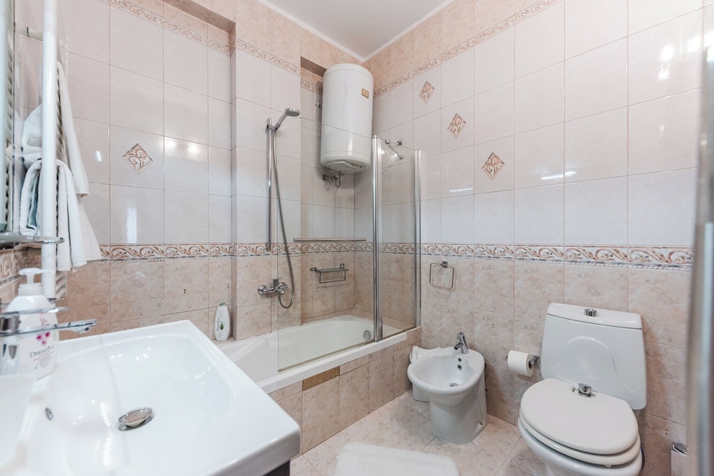 Vollga Luxury Seafront Suite