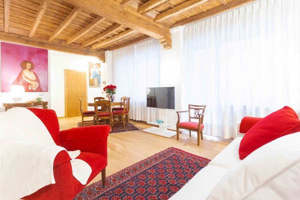 Boutique Apartment in Como view 2