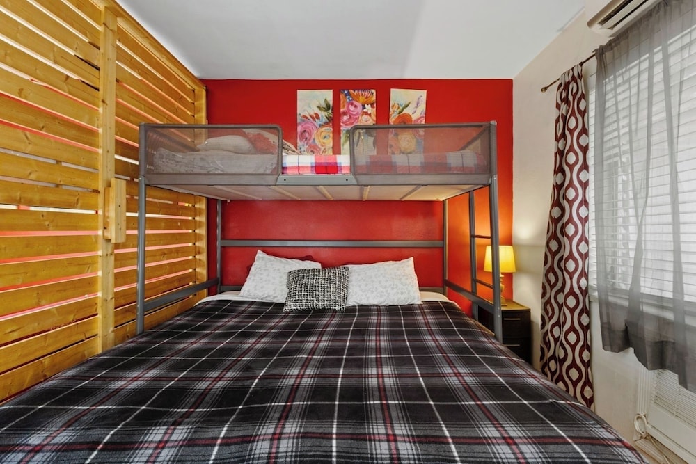 1BR Pet-friendly Studio Parking & Backyard BBQ