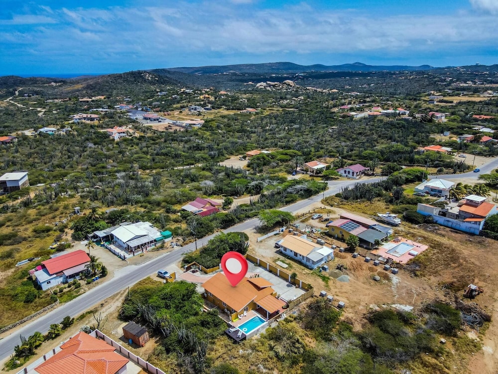 3BR Filled by Nature w Private Pool Ocean View