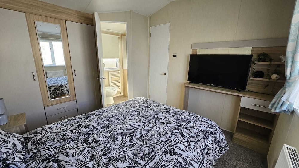 Pura Vida-stunning 2-bed Caravan in Clacton-on-sea view 2