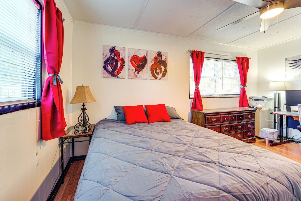 Kayak, Snorkel & More: Quiet Home in High Springs!