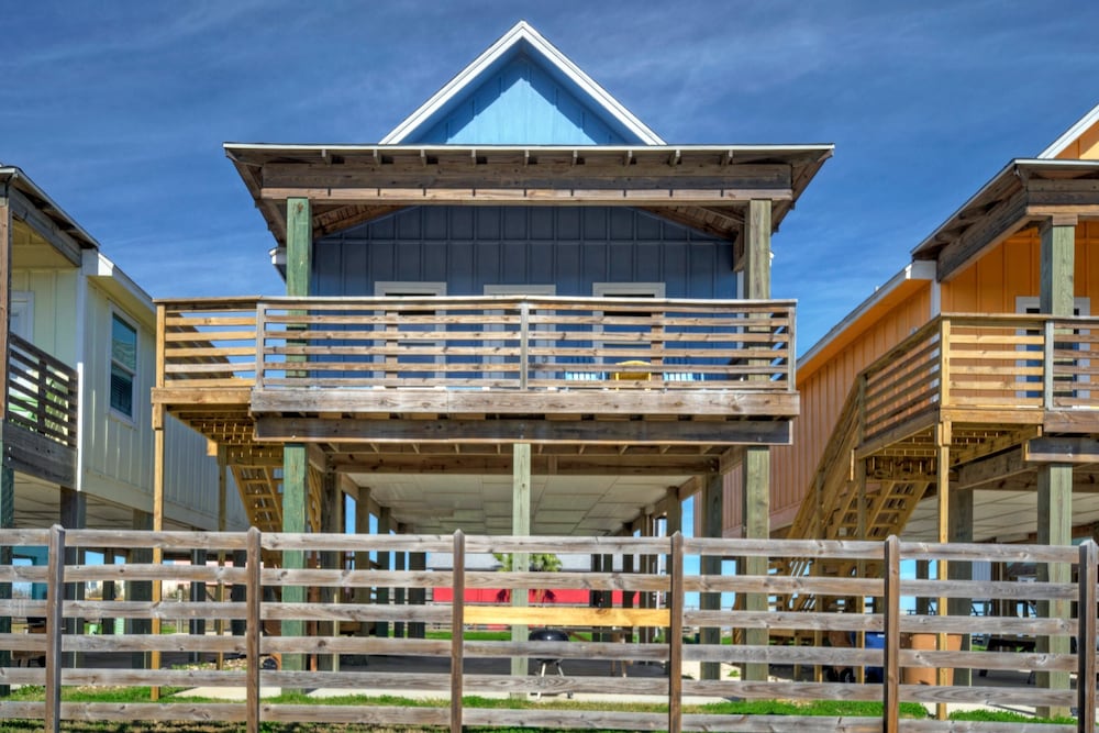Bay Haven w/ Shared Boat Dock & Waterfront Pool Big Trout by Avantstay view 3