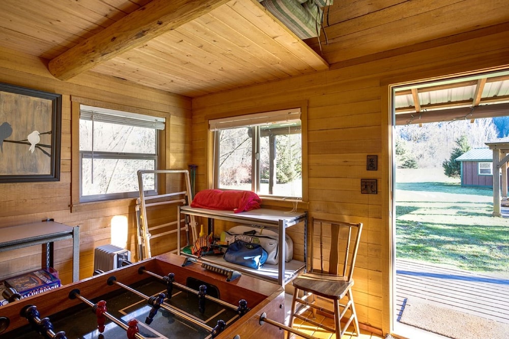 Unique Glamping Experience, Pet Friendly, Sleeps 2