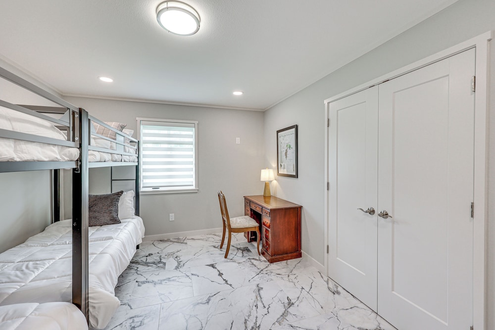 < 1 Mi to Sau: Newly Renovated Home w/ Yard!