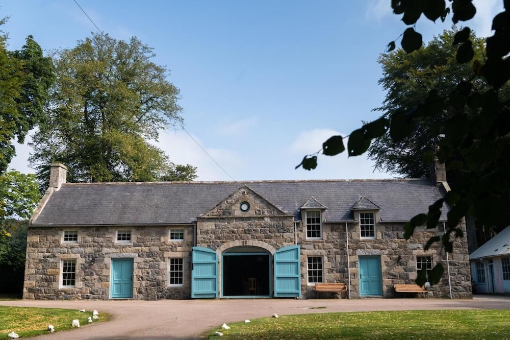Netherdale House and Coach House