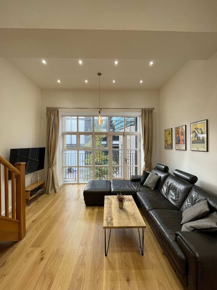 Stunning 3BD Maisonette W/balcony - Old Street!