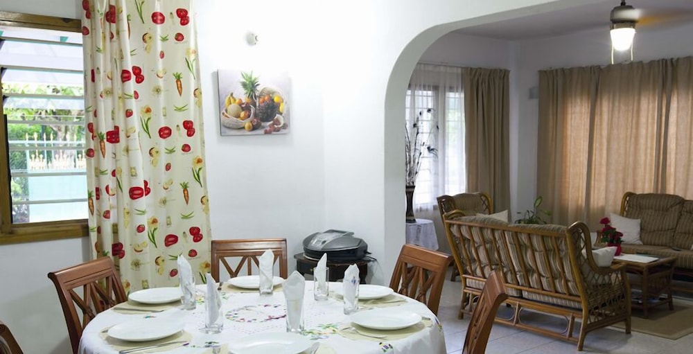 Le Manglier Guest House