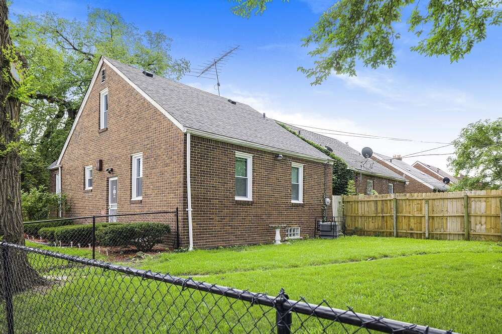 Peaceful Detroit Home w/ Yard: 10 Mi to Downtown!