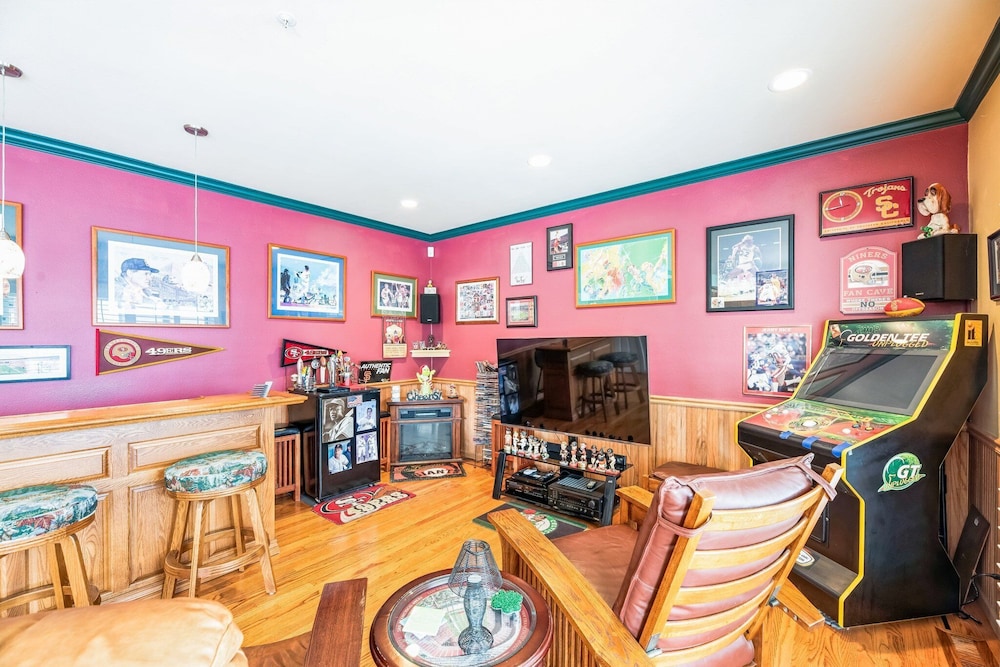 Coastal Getaway 5 Bedroom Home