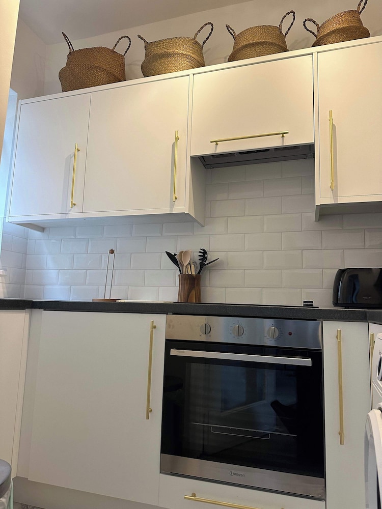 Large 1 Bedroom Apartment - Chelsea