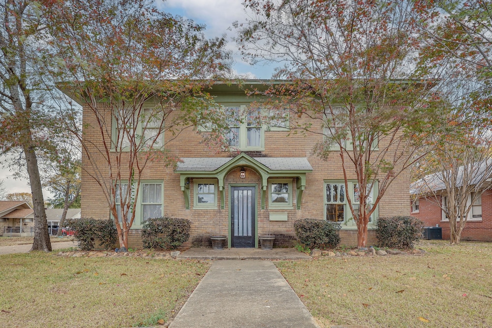 1 Mi to Dtwn! Convenient Texarkana Condo