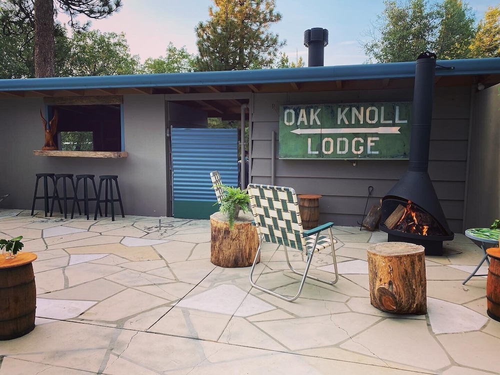 Oak Knoll Lodge