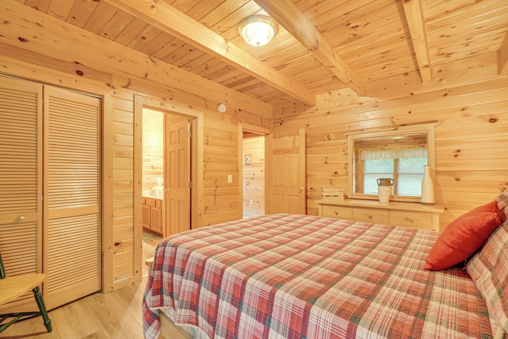 Private Hot Tub: Lake Resort Cabin in Sevierville!