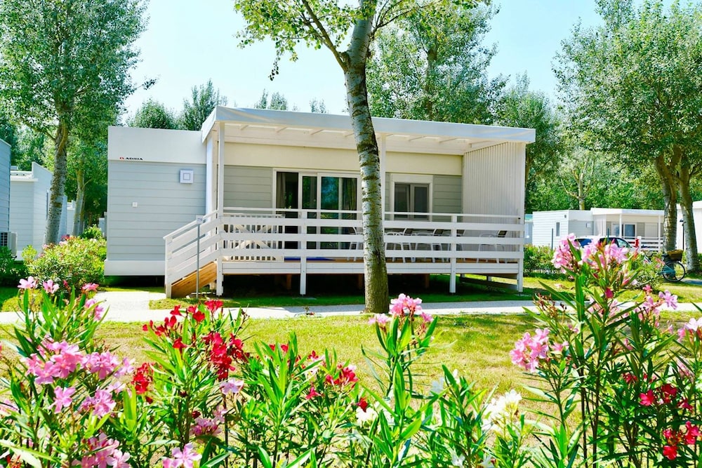Isamar Holiday Village