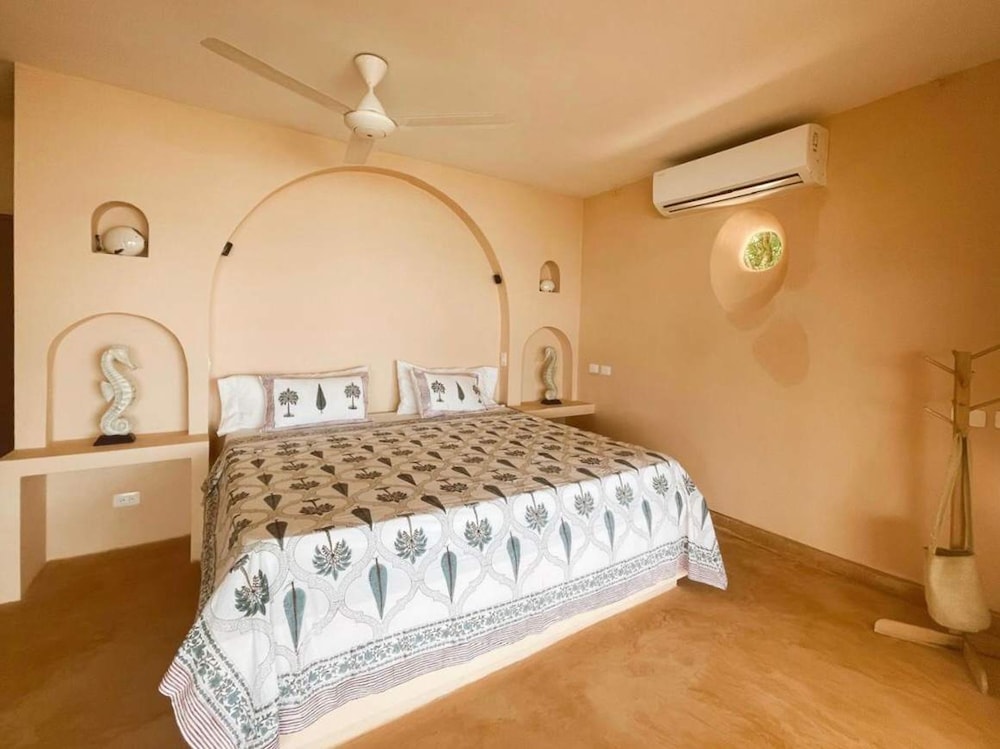 w Stunning 6BR Beachfront Villa in Rosario