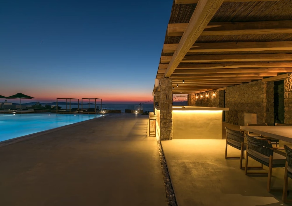 Villa With Resort Style Pool