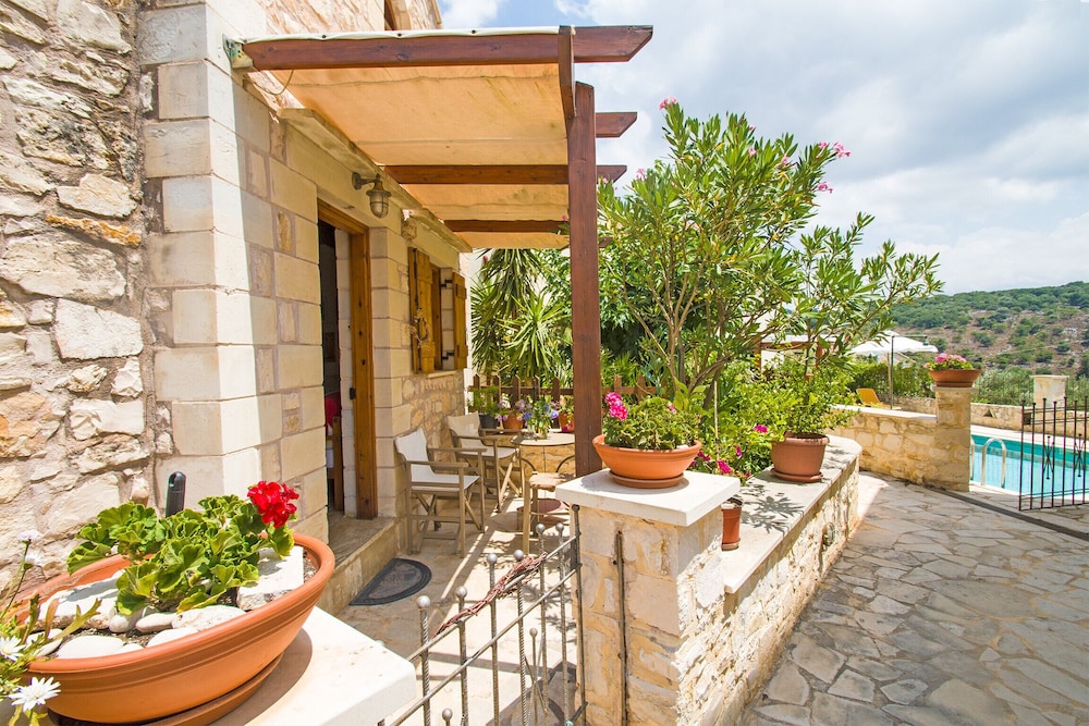 Helianthos Villas