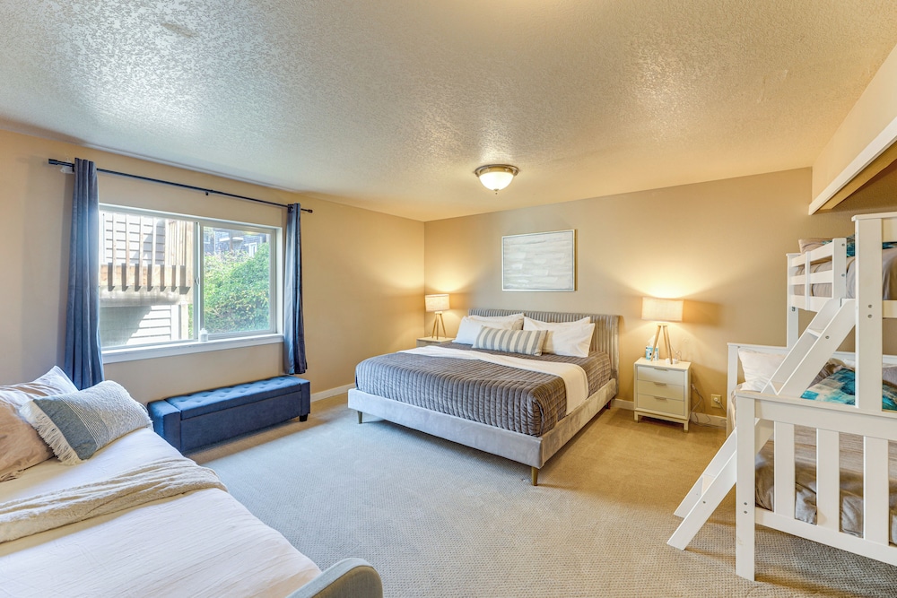 Group Friendly! Rockaway Beach Oasis w/ Game Room