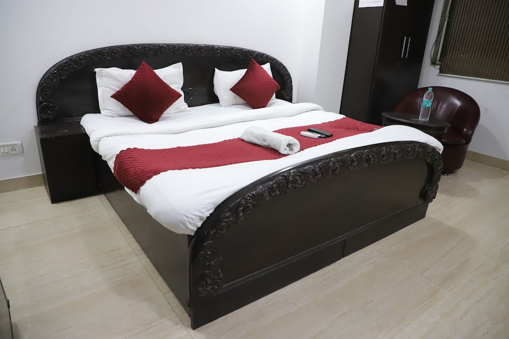 Mauryan Elite Hotel Lajpat Nager