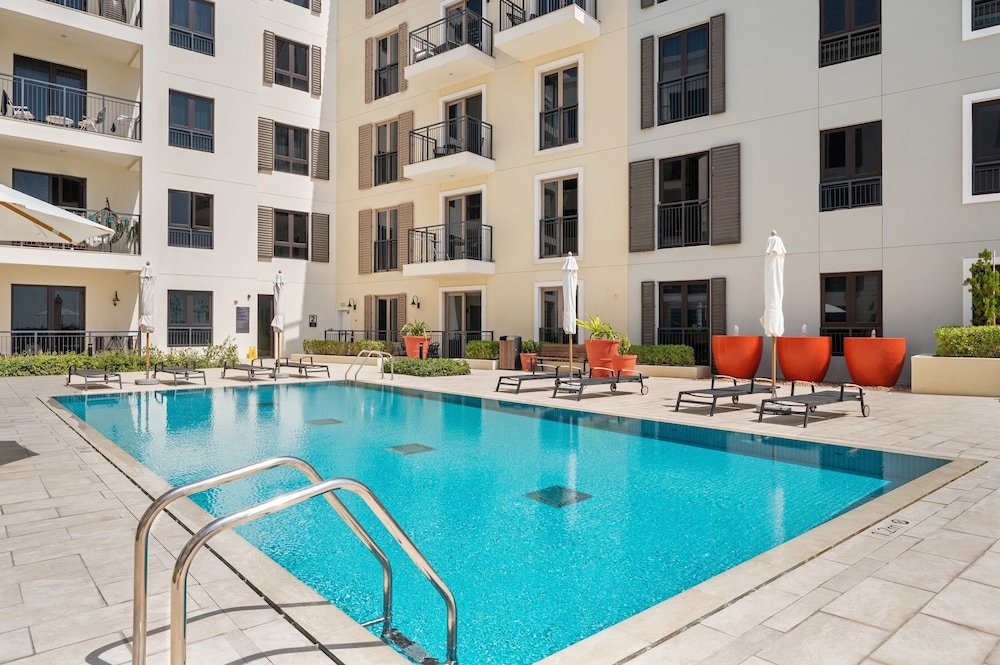 La Mer La Cote Bldg 2bdrms and Pool