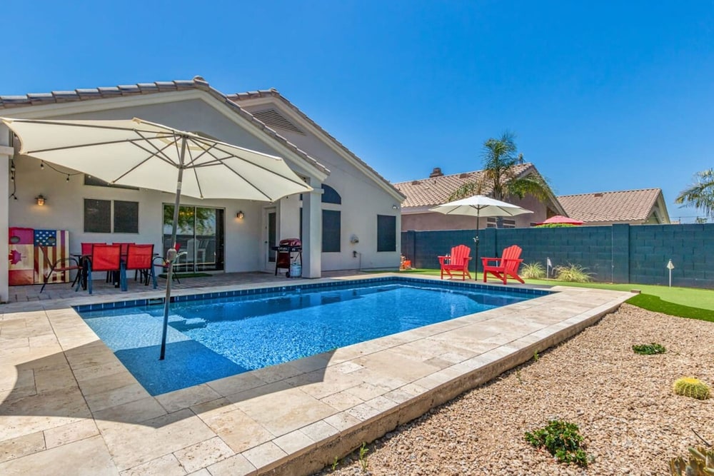 Walk 2 TPC Mayo Swim Putt Grill Heated Pool