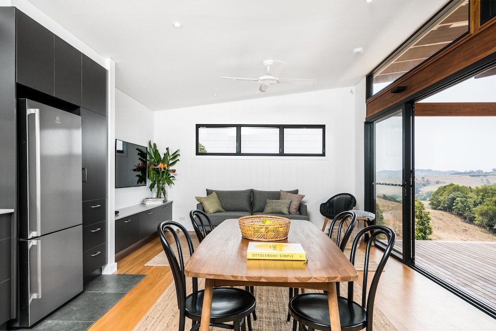 Your Luxury Escape - Carinya Cottage 3 view 5