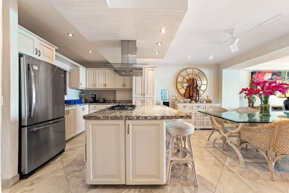 Ocean View 2Br Condo-balcony-beach-pool - 712