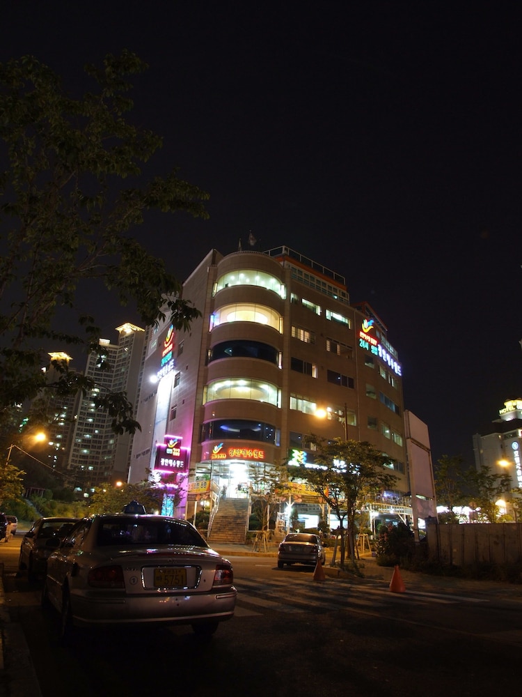 The Blue Guesthouse - Hostel