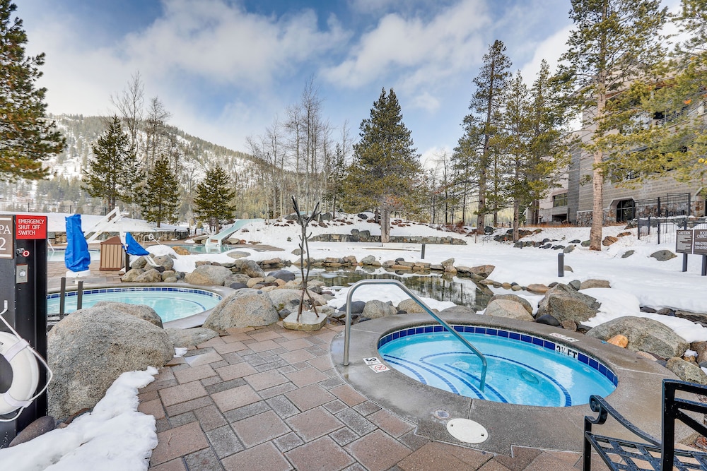 Lake Tahoe Vacations - Breathtaking Olympic Valley Gem: Walk to Chairlift - Property Image 34