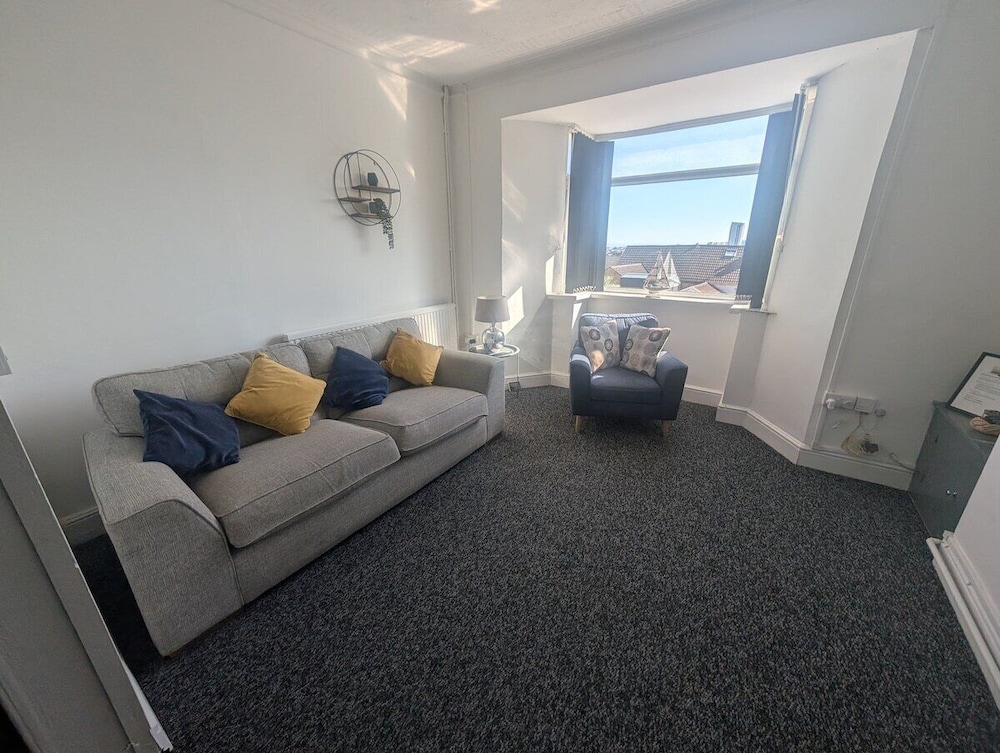 Comfortable 3 Bedroom House With Easy City Access