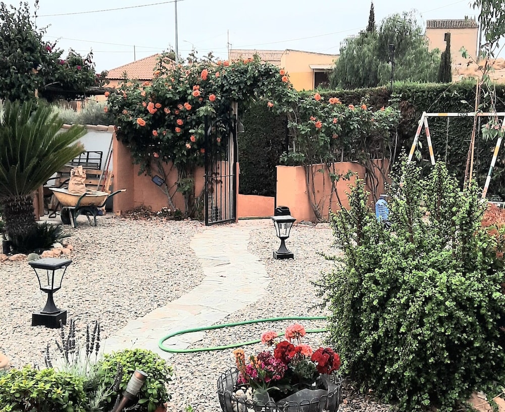 Lorca- Cottage - Sleeps 4 - pet Friendly - Pool