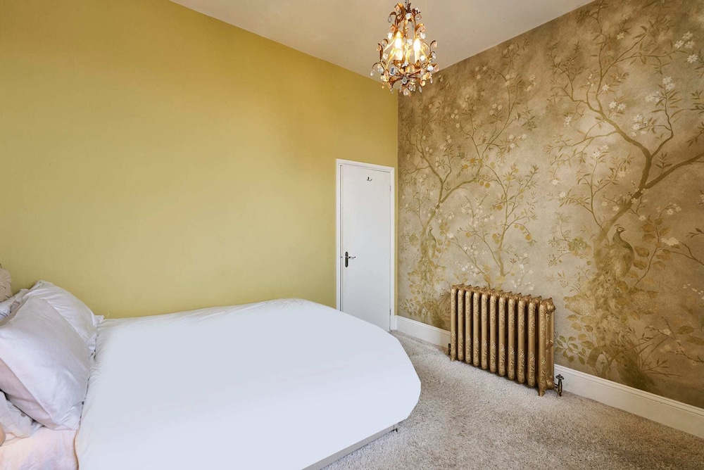Host Stay Mermaid Hove