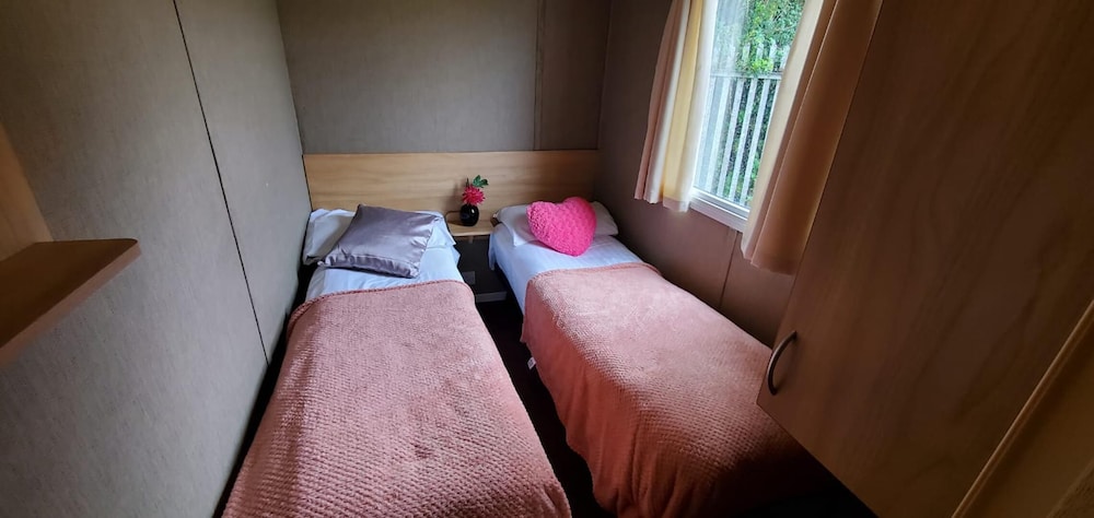Family Friendly - Sleeps4 - Close To Nature view 4