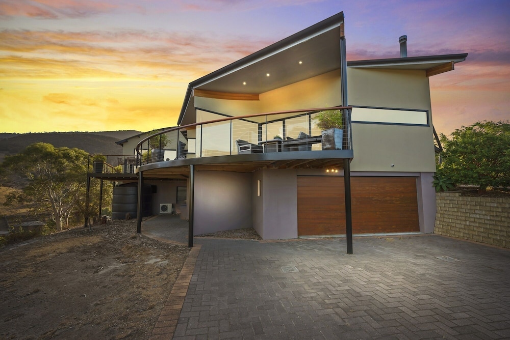 Tree Top Views - 4 Bedroom House