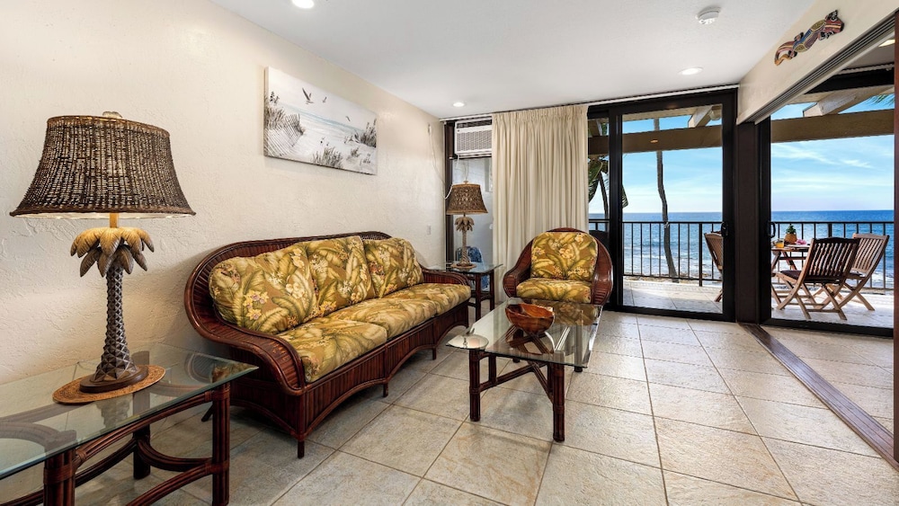 Direct Ocean Front - Close to Town - AC - Upper Floor- Vrkcv