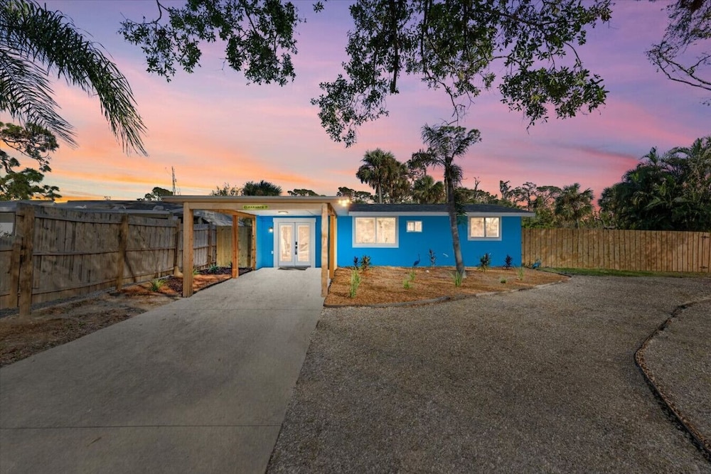 Coastal 2-Bedroom Home Minutes to Beach