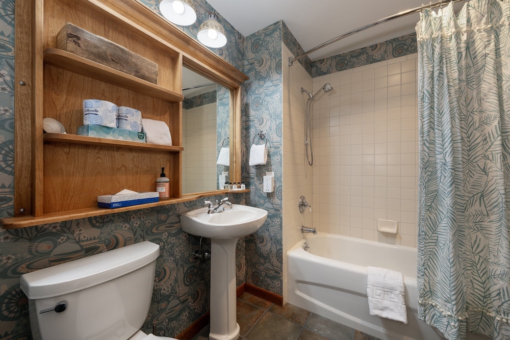 Premium Unit 1305 - Zephyr Mountain Lodge 1 Bedroom Condo