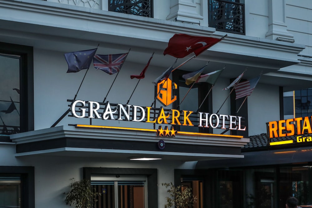 Grand Lark Otel - Image 22