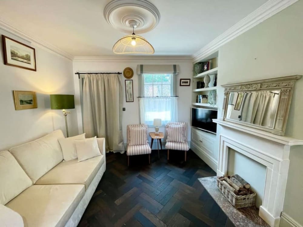 The Emerald - Central Henley 2 Bedroom House - From 145 Per Night