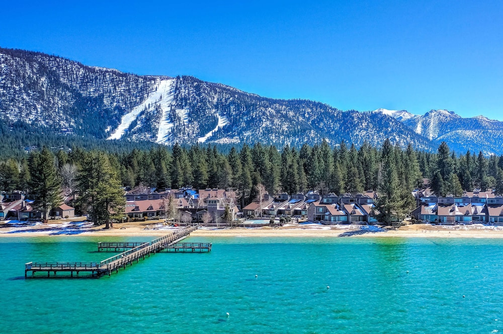 Lakeland Village - Walk to the Beaches of Lake Tahoe!