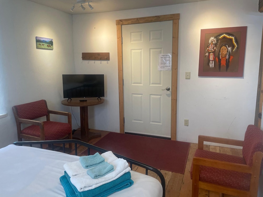 SnowMansion Taos Adventure Lodge